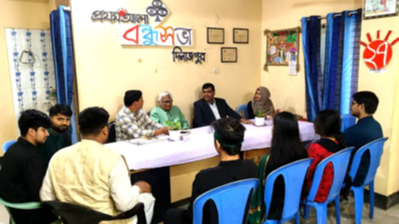 দিনাজপুর বন্ধুসভার সাহিত্য আলোচনা ও বইপাঠের আসরে ভাষা আন্দোলনের চেতনা ছড়িয়েছে