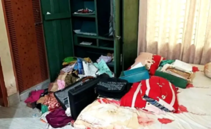 জামালপুরে সাবেক এমপির বাড়িতে ডাকাতি: মুখোশধারী দল অস্ত্রের মুখে লুটপাট, আহত চাচাতো ভাই