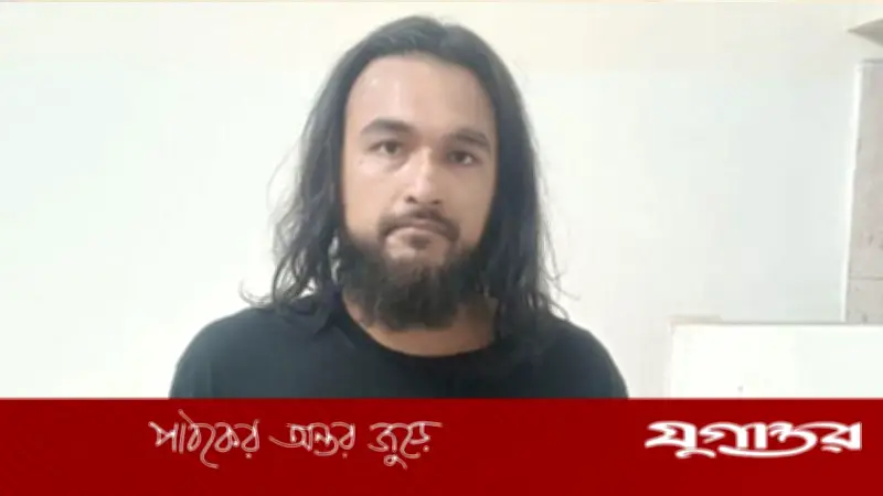 গায়ক নোবেল জামিন পেয়ে আদালত প্রাঙ্গণে গান পরিবেশন করলেন