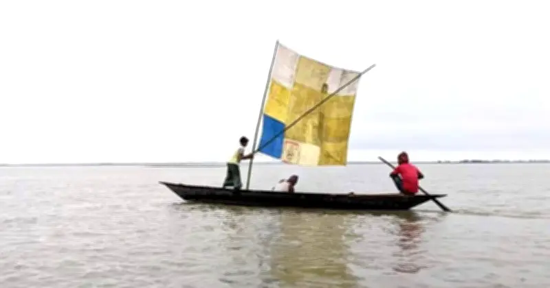 কুড়িগ্রামের রৌমারীতে বিলুপ্তির পথে ঐতিহ্যবাহী পালতোলা নৌকা
