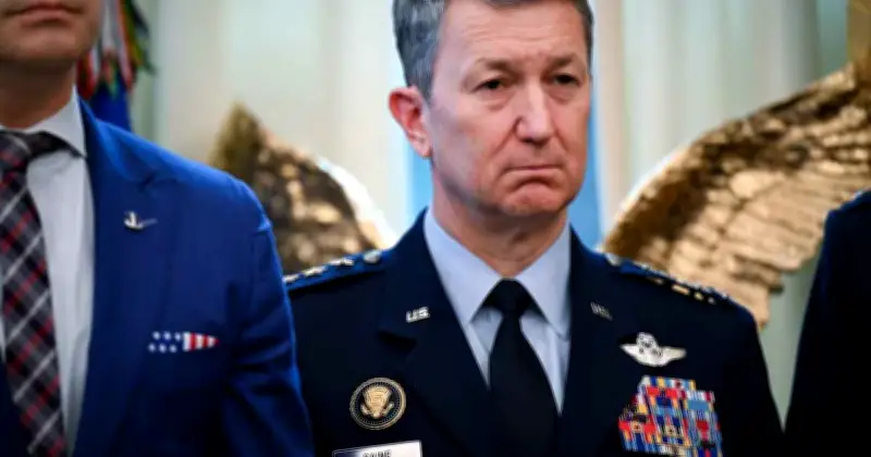 ইরানের বিরুদ্ধে হামলার প্রস্তুতি নিচ্ছে ট্রাম্প প্রশাসন, পেন্টাগনের শীর্ষ জেনারেলের সতর্কবার্তা