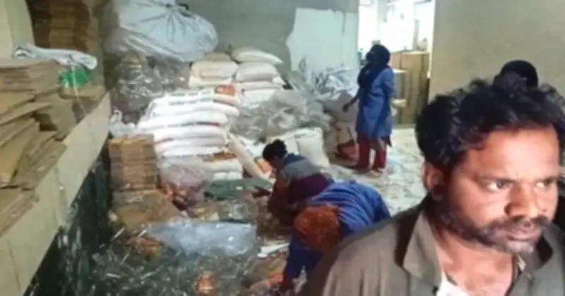 রাউজানে নকল নুডলস ও সফট ড্রিংক পাউডার তৈরির কারখানা সিলগালা, ৫ আটক