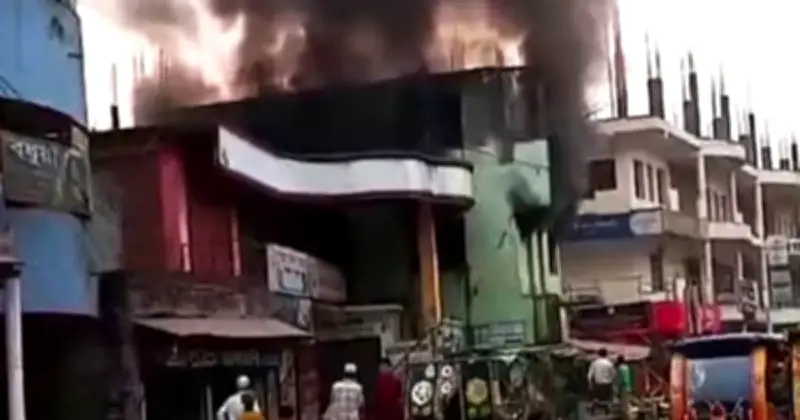 গাজীপুরের শ্রীপুরে আওয়ামী লীগের কার্যালয়ে অগ্নিকাণ্ড: ১০ মিনিট আগুন জ্বলে নিজে থেকেই নিভে যায়