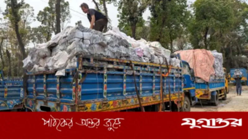 নারায়ণগঞ্জে অবৈধ ছাপাখানায় পুলিশের অভিযান, ২০ লাখ টাকার বই ও মেশিন জব্দ