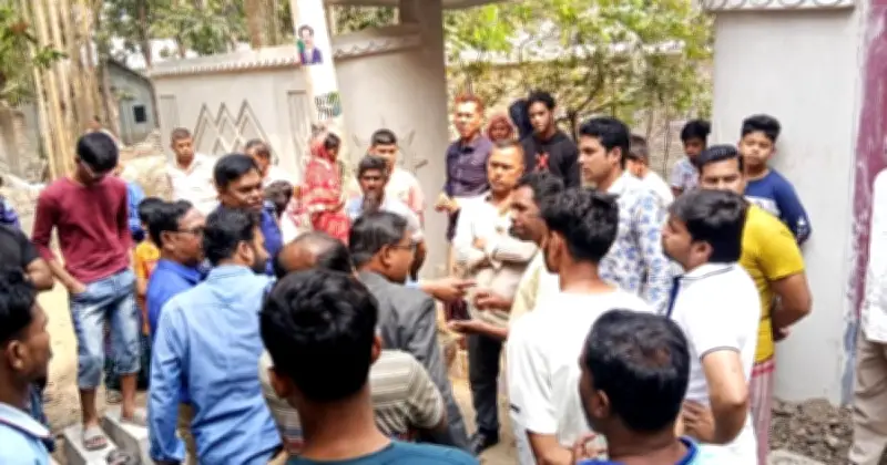 ফরিদপুরে সড়ক নির্মাণে অনিয়মের অভিযোগে স্থানীয়দের বিক্ষোভ, পুলিশের হস্তক্ষেপ