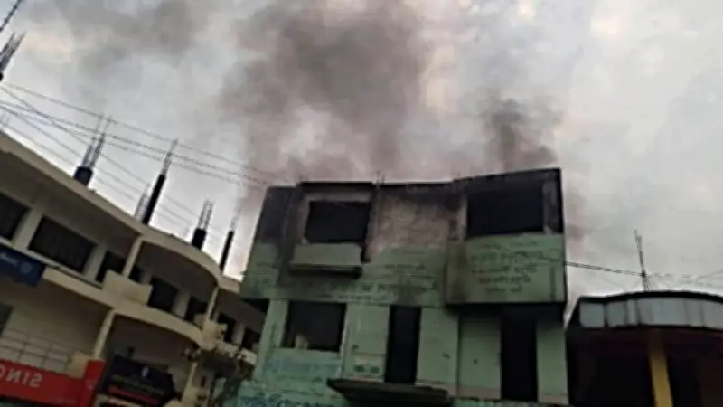 শ্রীপুরে আওয়ামী লীগ কার্যালয়ে রহস্যময় আগুন, পুলিশের অভিযানে ২০ গ্রেপ্তার