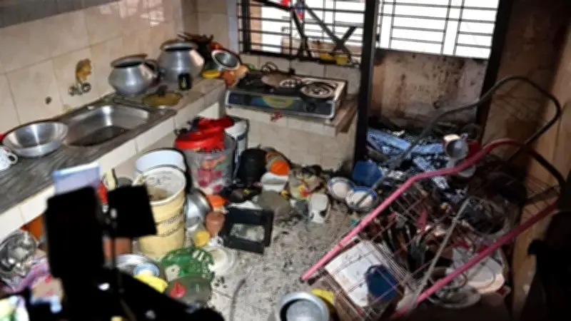 চট্টগ্রামে গ্যাস বিস্ফোরণে নিহত ৪, গাজীপুরে আওয়ামী লীগ কার্যালয়ে রহস্যময় আগুন