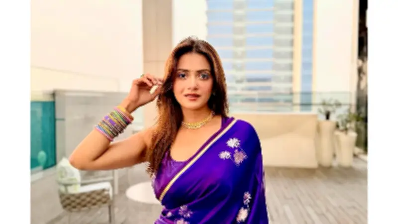 তানজিন তিশার শাড়ির ছবি ইনস্টাগ্রামে তুমুল সাড়া, ২০ হাজার রিঅ্যাক্ট