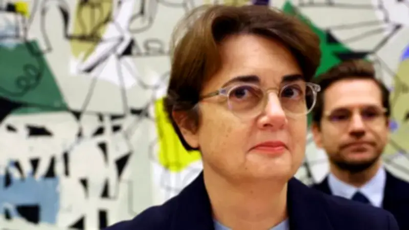 ল্যুভর জাদুঘরের পরিচালক লরেন্স দে কার্সের পদত্যাগ, চুরির ঘটনায় নিরাপত্তা সংকট