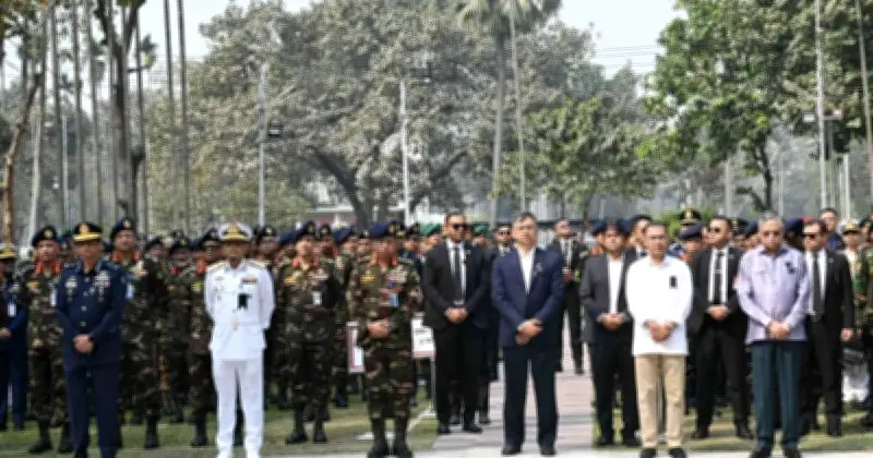 পিলখানা হত্যাকাণ্ডে শহীদদের প্রতি শ্রদ্ধা নিবেদন করলেন রাষ্ট্রপতি ও প্রধানমন্ত্রী