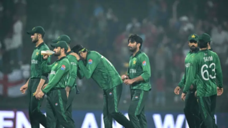 ইংল্যান্ডের কাছে হারের পর পাকিস্তানের সেমিফাইনালে ওঠার পথ কঠিন, সমীকরণ জটিল