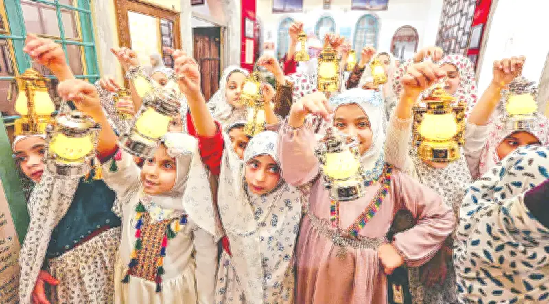 রমজানের ঐতিহ্য: কাসিদা থেকে কামান, হারিয়ে যাওয়া ও টিকে থাকা প্রথার গল্প