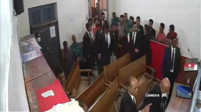 বরিশালে আদালতে হট্টগোল ও সভাপতি আটক, বিএনপিপন্থী আইনজীবীদের বিক্ষোভ