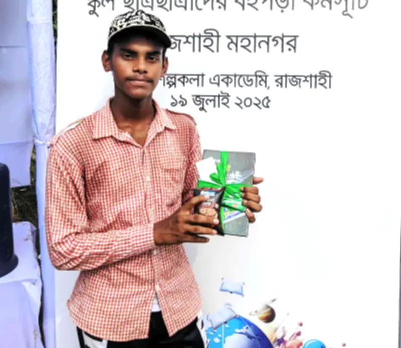 রাজশাহীর আরাফাত: নদী পার হয়ে স্বপ্নের পথে, শিক্ষাই দারিদ্র্য ভাঙার হাতিয়ার