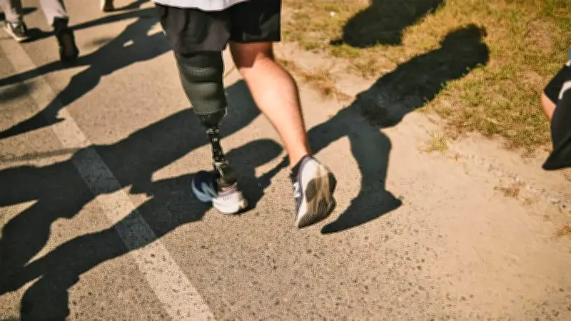 রোবোটিক পা ব্যবহারে মস্তিষ্কের অদ্ভুত ধোঁকা: গবেষণায় চাঞ্চল্যকর ফলাফল