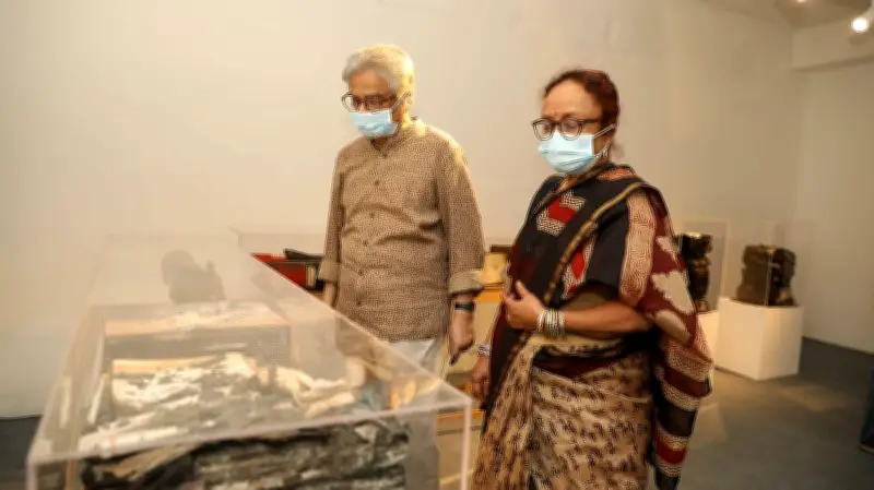 প্রথম আলোর অগ্নিদগ্ধ ভবনের ধ্বংসাবশেষে 'আলো' প্রদর্শনী: দর্শনার্থীদের হতাশা ও প্রতিবাদের প্রতিধ্বনি