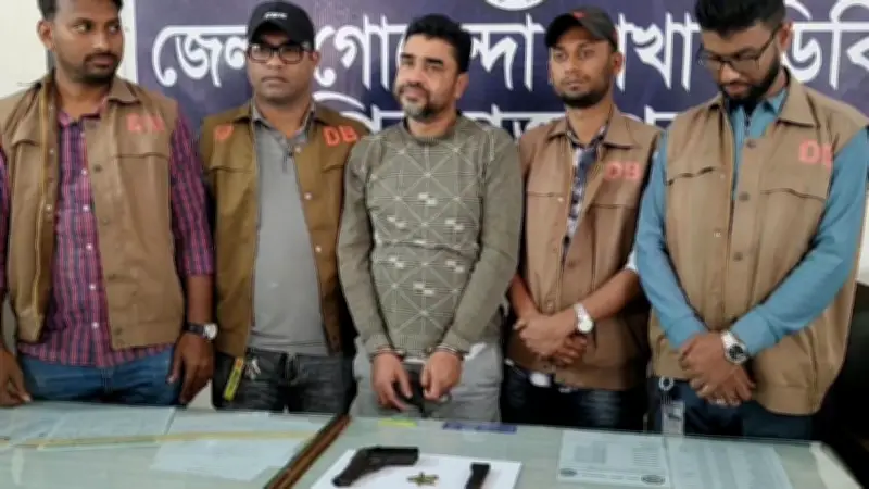 নীলফামারীতে গাঁজাসহ মা-ছেলে গ্রেফতার, রাজশাহীতে ছুরিকাঘাতে যুবক হত্যা