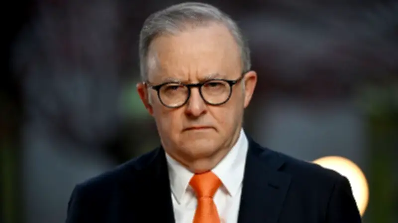 বোমা হুমকি ও নিরাপত্তা চ্যালেঞ্জ: প্রধানমন্ত্রীর আইজিপি ব্যাজ প্রদান ও সীমান্তে মাদক পাচার