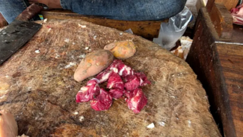 নারায়ণগঞ্জে তরুণের ব্যতিক্রমী উদ্যোগ: ১০০ টাকায় মাংসের প্যাকেজ, নিম্ন আয়ের মানুষের স্বস্তি