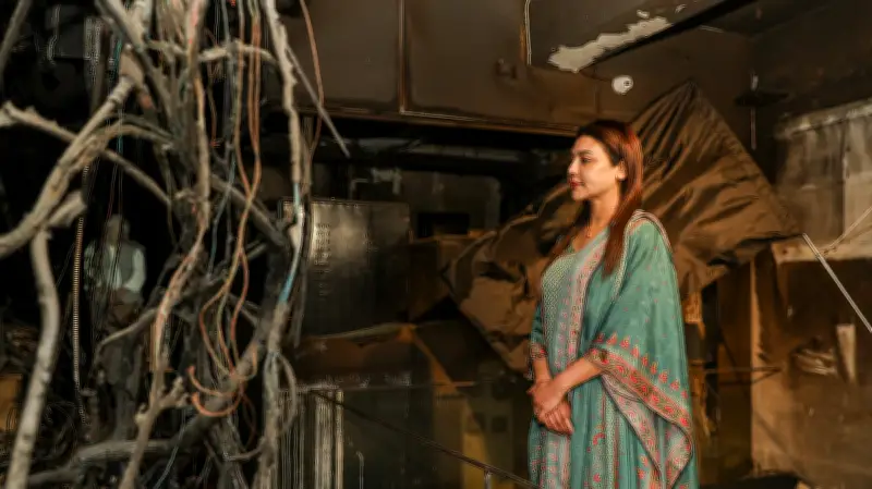 প্রথম আলোর পুড়ে যাওয়া ভবনে 'আলো' প্রদর্শনীতে উপস্থিত ছিলেন জয়া, আফসানা মিমিসহ নানা ব্যক্তিত্ব