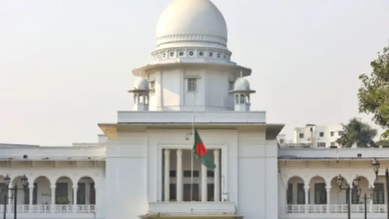 বরিশাল আদালতে হট্টগোল: ৯ আইনজীবীর বিরুদ্ধে হাইকোর্টের আদালত অবমাননার রুল
