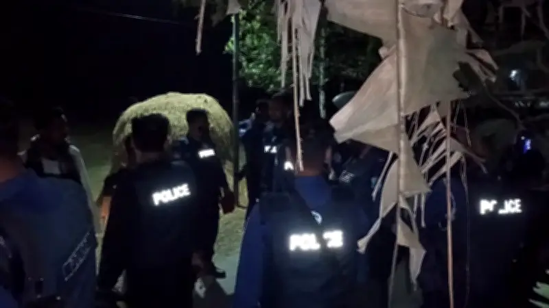 মাদারীপুরে আধিপত্য বিরোধে টর্চলাইট জ্বালিয়ে সংঘর্ষ, আহত ৭