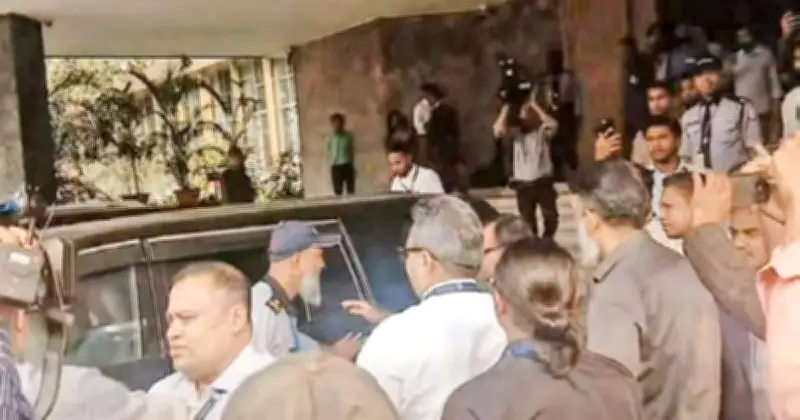 বাংলাদেশ ব্যাংকে অভূতপূর্ব বিশৃঙ্খলা: গভর্নর আহসান এইচ মনসুরের অপসারণ