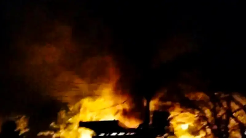 কক্সবাজারে গ্যাসপাম্প বিস্ফোরণে আগুন, দগ্ধ ১০-১২ জন, অবস্থা গুরুতর একজনের