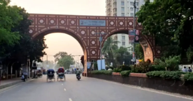 ঢাবির টিএসসিতে তরুণী হেনস্তার অভিযোগ, দুই শিক্ষার্থীর বিরুদ্ধে তদন্ত শুরু