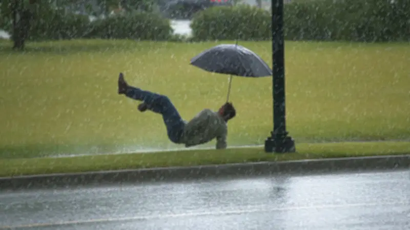 কালবৈশাখীর ঝড়ে মানুষ উড়ে যায়? বাতাসের শক্তি ও ঝুঁকিতে কারা