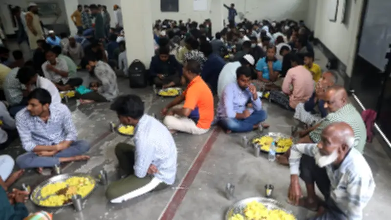 বগুড়ার ঐতিহ্য: ১৯ বছর ধরে এক প্লেটে ইফতার, সম্প্রীতির অনন্য নিদর্শন