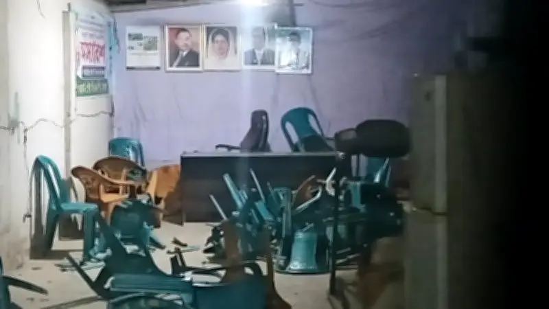 মাগুরায় ভিজিএফ কার্ড বরাদ্দ নিয়ে বিএনপি কার্যালয়ে সংঘর্ষ, আহত ১৪