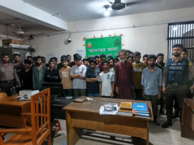 রাজধানীর মোহাম্মদপুর ও আদাবরে পুলিশের সাঁড়াশি অভিযানে ১০০ জন আটক