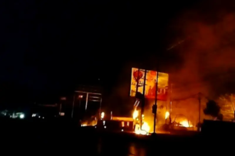 কক্সবাজারে গ্যাস পাম্প বিস্ফোরণে ছয়জনের অবস্থা আশঙ্কাজনক, শরীরের ২০-৯০% পুড়েছে