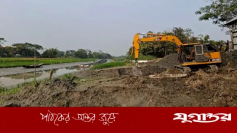 গোসাইরহাটে অবৈধ বালু উত্তোলনের মহোৎসব, প্রশাসনের নিরবতা নিয়ে উদ্বেগ