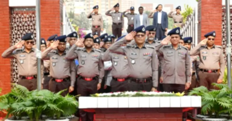 নতুন আইজিপি মো. আলী হোসেন ফকিরের পুলিশ স্মৃতিসৌধে শ্রদ্ধা নিবেদন