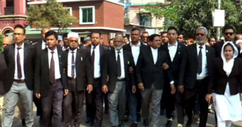 বিএনপিপন্থি আইনজীবীদের আদালত বর্জন: বরিশালে বিচারপ্রার্থীদের দুর্ভোগ