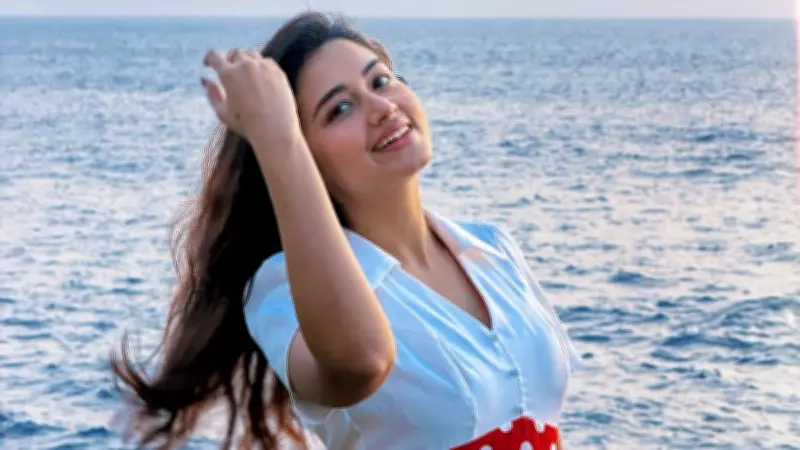 কলকাতায় শুটিংয়ে তাসনিয়া ফারিণ, শাকিবের সঙ্গে প্রথম জুটি ও গোপন সম্পর্কের কথা