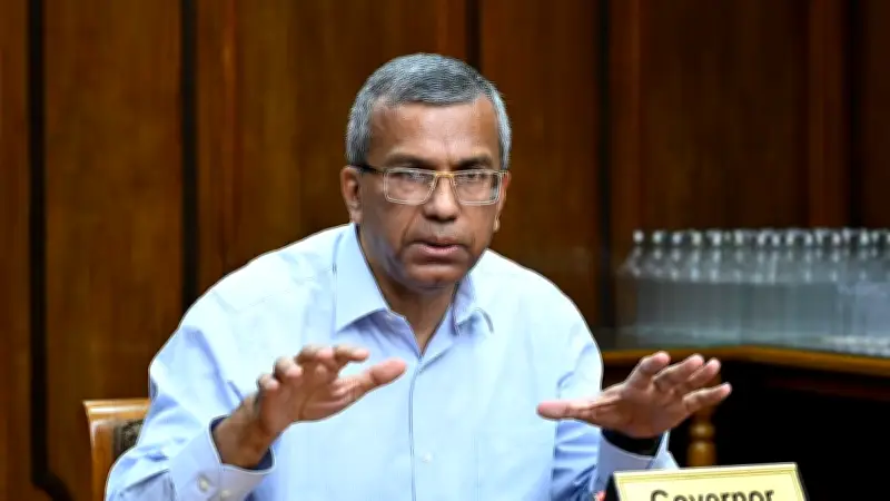 নতুন গভর্নর মোস্তাকুর রহমানের প্রথম বৈঠকে শিল্পকারখানা চালু ও অর্থনীতির গতি ফেরানোর অঙ্গীকার