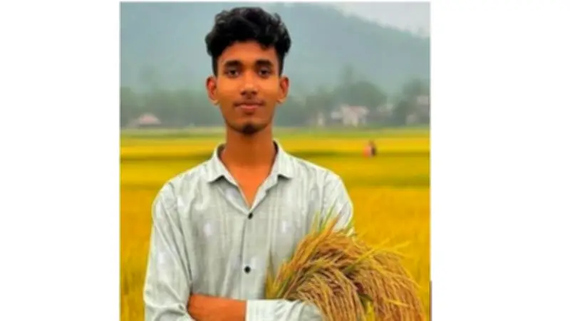 নোয়াখালীতে সড়ক দুর্ঘটনায় পিতার পর পুত্রের মৃত্যু, ডিসি মাসুদ অপসারণের দাবিতে বিক্ষোভ