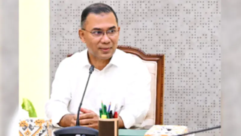 নোয়াখালীতে সড়ক দুর্ঘটনায় পিতাপুত্রের মৃত্যু, ডিসি অপসারণের দাবিতে বিক্ষোভ