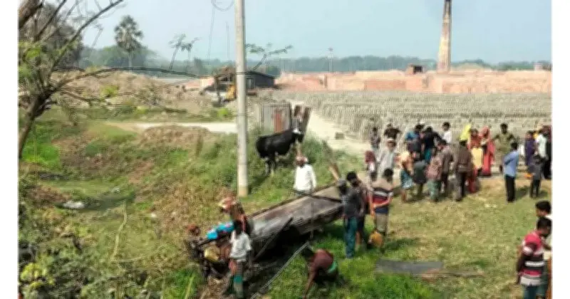 সাতক্ষীরা-খুলনা মহাসড়কে ইঞ্জিনভ্যান খাদে পড়ে দুই নিহত, আহত আরও দুই