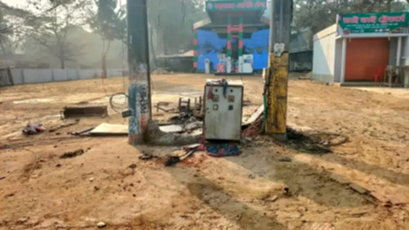 কক্সবাজারে গ্যাস পাম্প বিস্ফোরণে আগুন, ১৬ জন দগ্ধ ও ৩০ গাড়ি পুড়ে ছাই