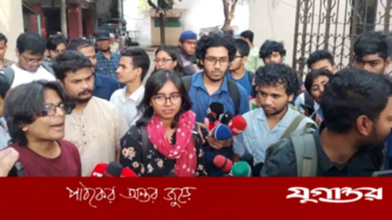 শাহবাগ থানা ঘেরাও: ঢাবি শিক্ষার্থীদের বিক্ষোভে ডিসি মাসুদের অপসারণ দাবি