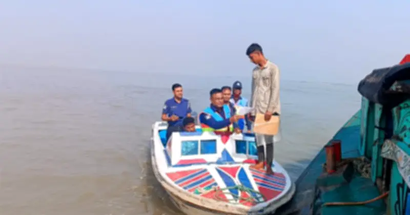 নৌ পুলিশের সাত দিনের অভিযানে বিপুল অবৈধ মৎস্য সামগ্রী উদ্ধার, ৩০৬ জন আটক