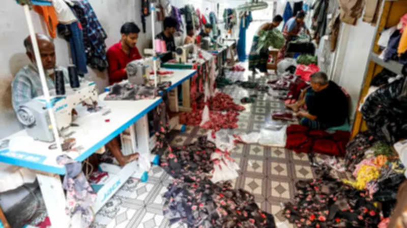 রমজানে ঈদের পোশাক তৈরিতে ব্যস্ত কারিগররা, সারা রাত কাজ করে চলেছে