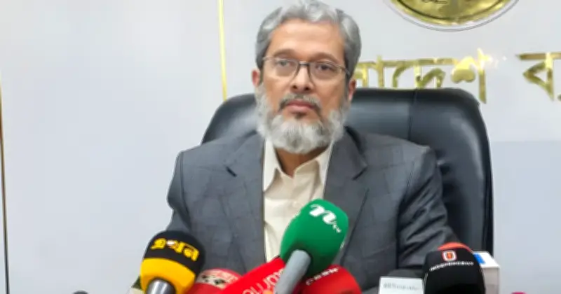 ব্যবসায়িক সংশ্লিষ্টতা ত্যাগ করে বাংলাদেশ ব্যাংকের গভর্নর হিসেবে দায়িত্ব নিলেন মোস্তাকুর রহমান