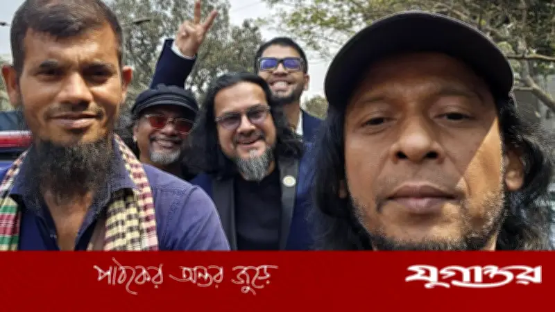 একুশে পদক পেয়ে রিকশায় ফিরলেন ওয়ারফেজ, প্রধানমন্ত্রী তুলে দিলেন সম্মাননা