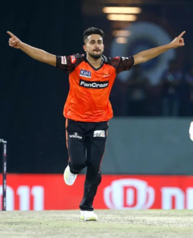 উমরান মালিকের বাজে বোলিং: ডিওয়াই পাতিল কাপে এক ওভারে ৩৬ রান খরচ