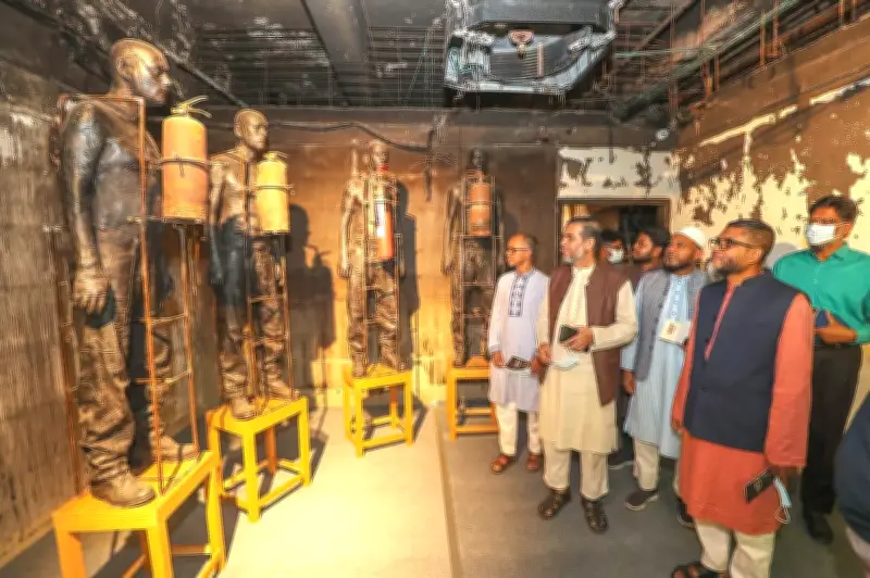 জামায়াত নেতা জোবায়েরের প্রথম আলোর অগ্নিদগ্ধ ভবনে প্রদর্শনী পরিদর্শন, হামলার তদন্ত ও বিচারের দাবি